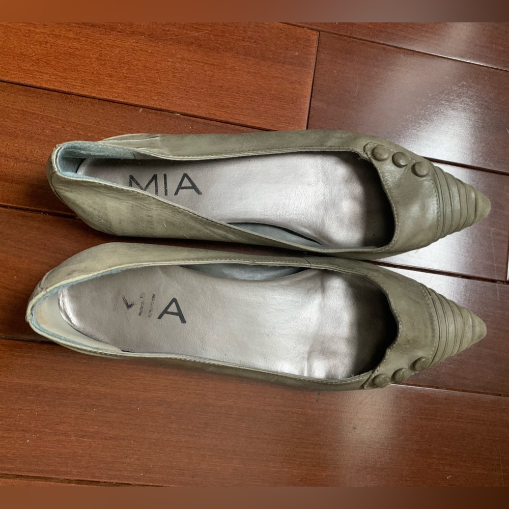 MIA gray flats size 6 1/2